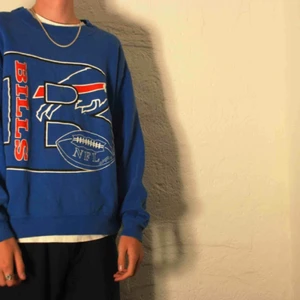  - En Vintage Buffalo bills sweatshirt i ytterst bra kvalité.