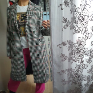  - Säljer en knappast använd Stockholm Lm kappa, väldigt fint skick nypris ligger på 1200kr säljer då för 500kr  Kan skicka fler bilder om det behövs :) 