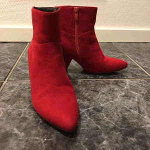  - Använt 2 gånger, skit snygga men jag har svårt o använda starka färger