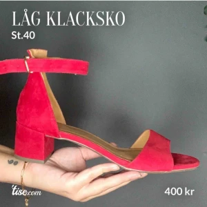  - Storlek 40 men något små k storleken så passar 39. Använda en gång!