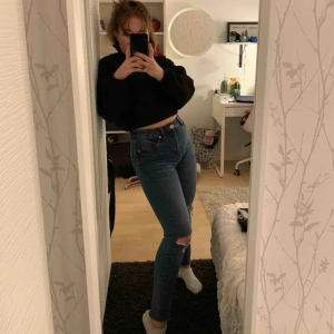  - Snygga blåa jeans från lager 157! Inte använda så är som nya och passar många för det är extremt stretchiga. Köparen står för frakten❤️