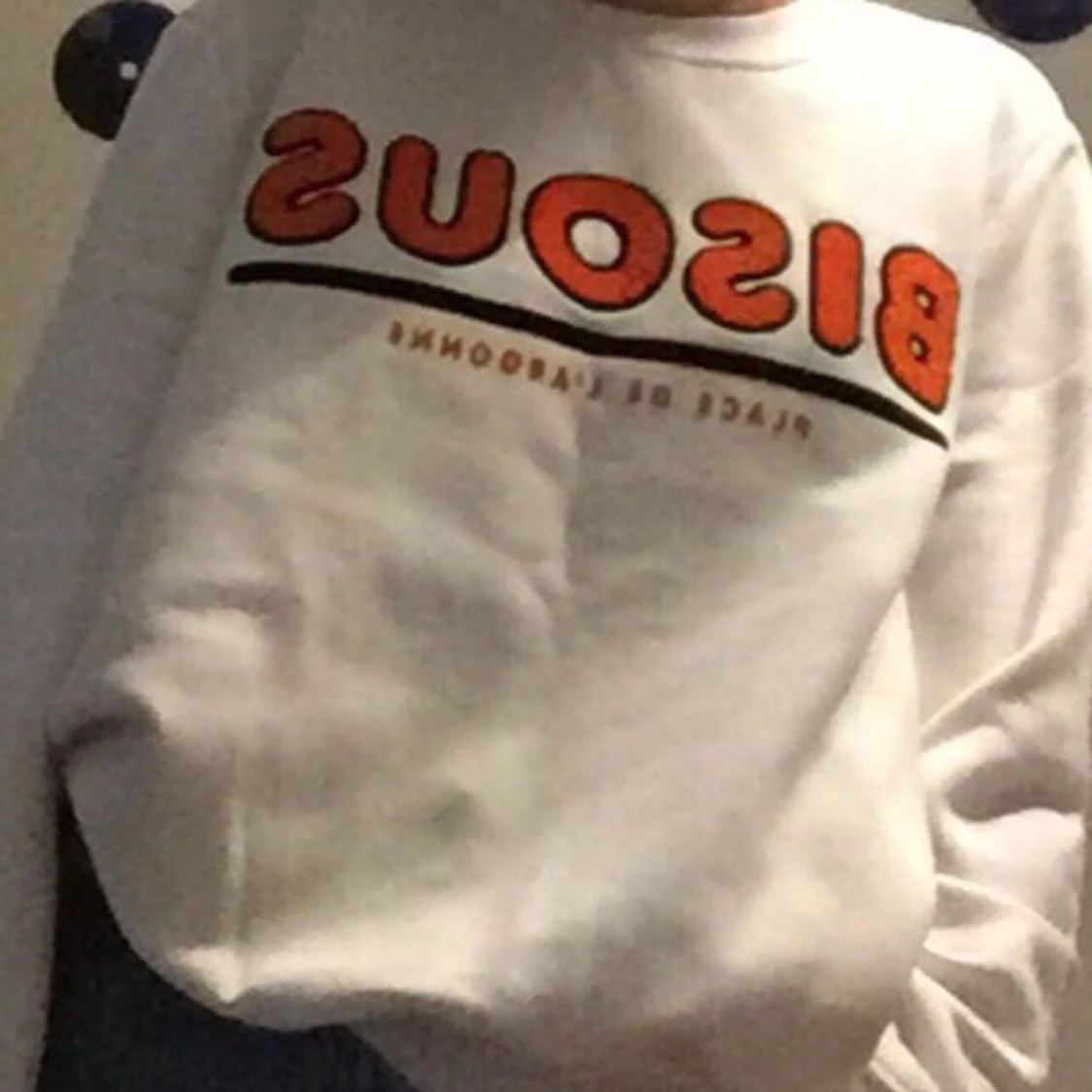 Vit tröja med tryck - 90