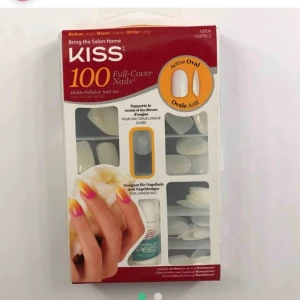 Lösnaglar - Lösnaglar från märket kiss 100 st och lim medföljer, köpta här på plick oanvända, jag som öppnat förpackningen för att ta en närmare kik, 