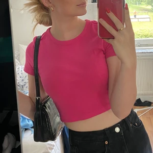 Rosa topp ifårn zara! - Så fin topp från Zara, nästan helt oandvänd!