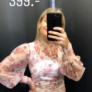 Blus Rut & Circle  - Blus från Rut & Circle. Återigen köpt på mitt jobb, han användas 1 gång. Säljer för billig peng. Strl XS