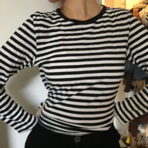 Randig tröja - En helt vanlig randig tröja!🦋