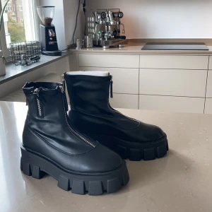 Oanvända skor - Har redan ett par, därför säljer jag dessa :) 