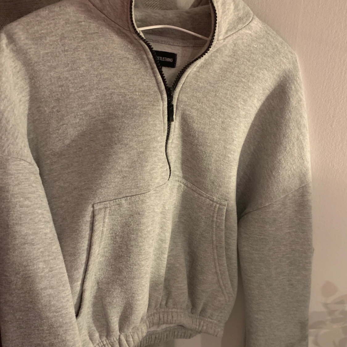 Grå sweatshirt