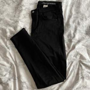 Svarta jeans från H&M