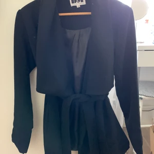 Kappa DM retro storlek S - Svart kappa från DM retro i storlek S, aldrig använd