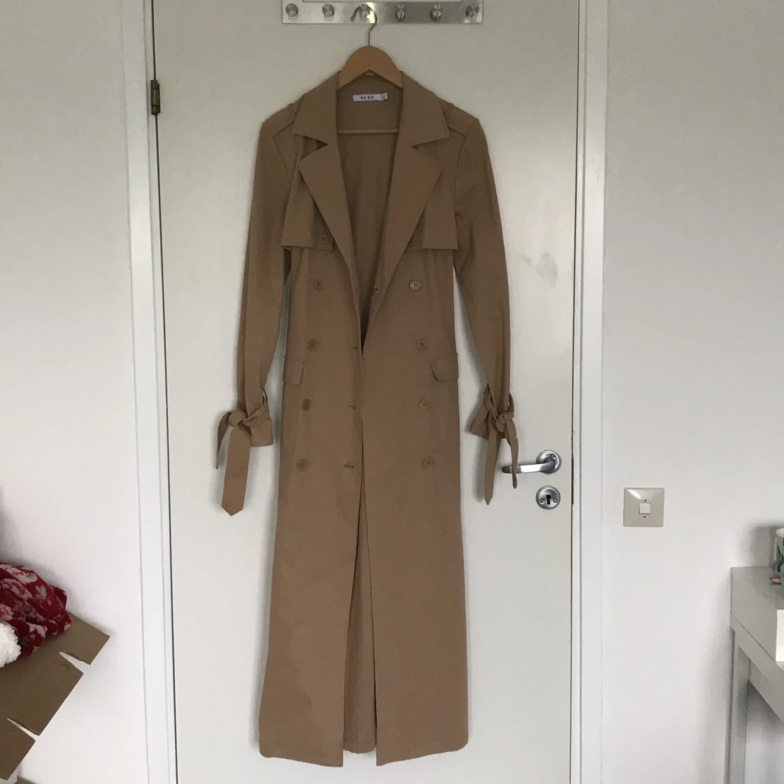 Beige kappa från NA-KD