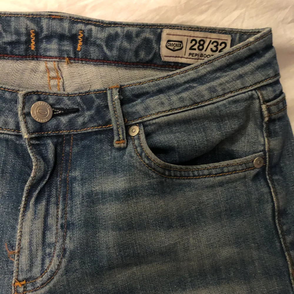Hej! Jag ska sälja dessa jeans från Crocker i st 28/33. De passar även mig och brukar ha 34 och 36 i byxor! Skriv vid intresse. Högstbjudande får dem. Mycket bra skick och kvalitet . ( är 170 cm ). Jeans & Byxor.