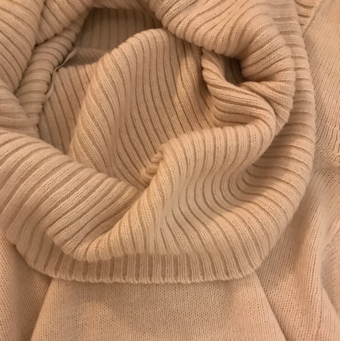 Beige stickad klänning - 90