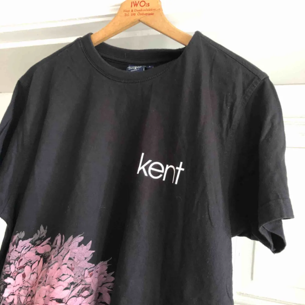 Kent - Kan hämtas i Uppsala eller skickas mot fraktkostnad . T-shirts.