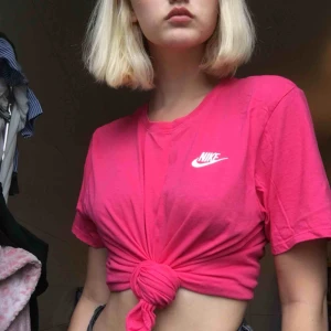  - Rosa NIKE tröja i bra skick! Säljer pga använder knappt. Möts i stockholm