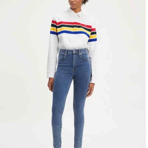  - Säljer mina Mile High Super Skinny byxor från Levis. Har varit mitt favorit plagg länge men nu är det dags för byxorna att få sig en ny ägare. ( byxbenen är uppsydda 1cm ) kan mötas upp i Sundsvall eller så kan byxorna fraktas ( köparen står för frakten )