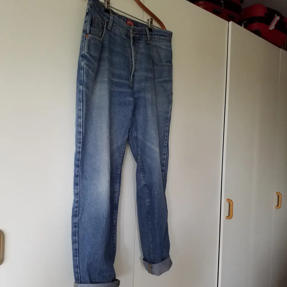 Vintagejeans i storlek w36 l32. Jeans & Byxor.
