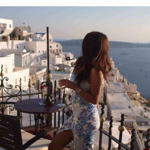  - Väldigt bekväm klänning!  Använt den bara en gång.  Passar för både vardag och fest.  Passa på 😍