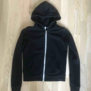  - 🎱 Helt vanlig svart kofta, betala endast för frakt 🎱