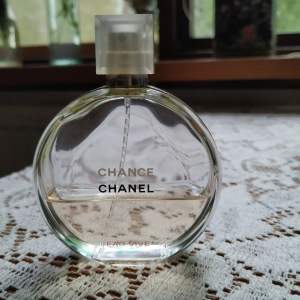Chanel Chance Eau Vive parfym (äkta) 🌹. Jag gissar på att det är ungefär 15 ml kvar av flaskan. Frakt tillkommer.