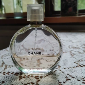  - Chanel Chance Eau Vive parfym (äkta) 🌹. Jag gissar på att det är ungefär 15 ml kvar av flaskan. Frakt tillkommer.