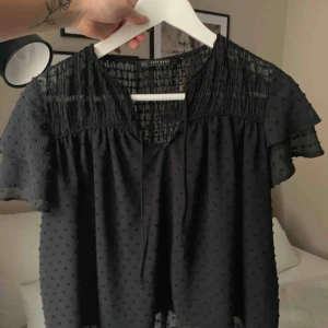  - Gullig topp/blus. Använd sparsamt. 