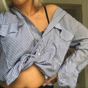  - Väldigt fin o skön skjorta. Bra skick. Kan fraktas eller bytas