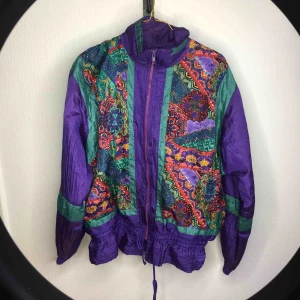  - Vintagejacka köpt på second hand i Tunisien! Mycket bra skick ✨ kommer tyvärr aldrig till användning. Finns i Malmö, gratis frakt resten av landet ⭐️