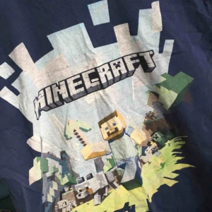  - Minecraft t-shirt. Betalning sker via swish för ev. Frakt står köparen för!