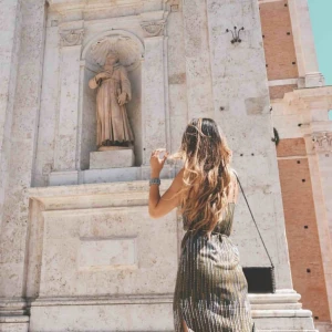  -  Klänning ifrån H&M, fint skick.  Köparen betalar frakt. 