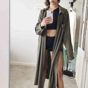 - Oversize tunika/klänning från forever21 som söker ett nytt hem. Tunikan är militärgrön färgad med fint skick. 