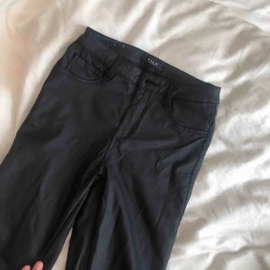  - Skinnbyxor använda 1 gång.