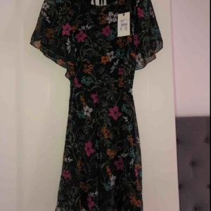  - Jättesöt klänning som aldrig blivit använd💖 Nypris: 299kr Köparen står för frakten✨
