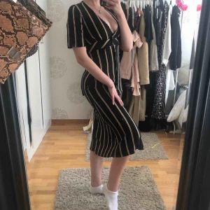  - Superfin klänning från Pull & Bear, använd endast ett fåtal gånger, rätt liten i stl 