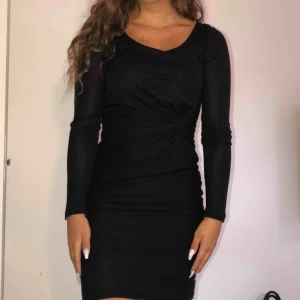  - Fin glittrig klänning