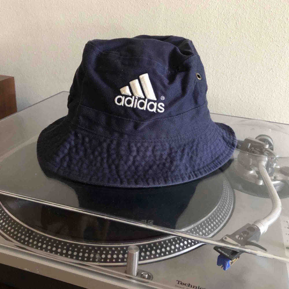 Adidas Bucket hat - Storlek vuxen | Plick Second Hand
