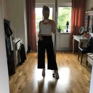  - Vida, mjuka byxor i XS som även passar S.  100% Viskos. ✨Köp 3, betala för 2✨