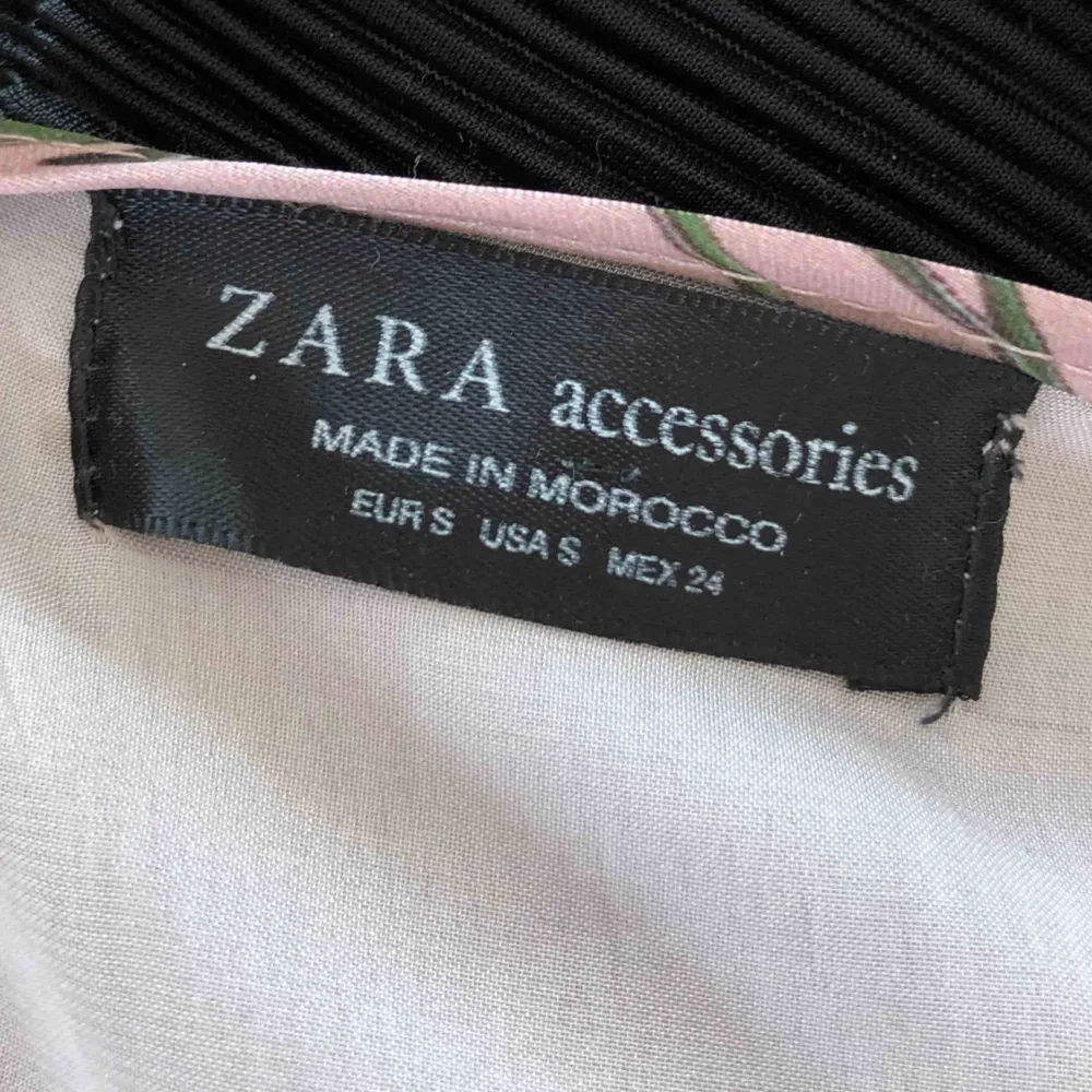 Body från Zara. + frakt . Toppar.