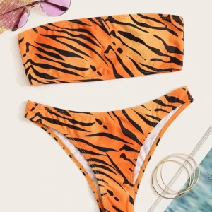  - Bikini i tiger mönster, aldrig användt. Passar xs eller liten S. Frakt: 25kr