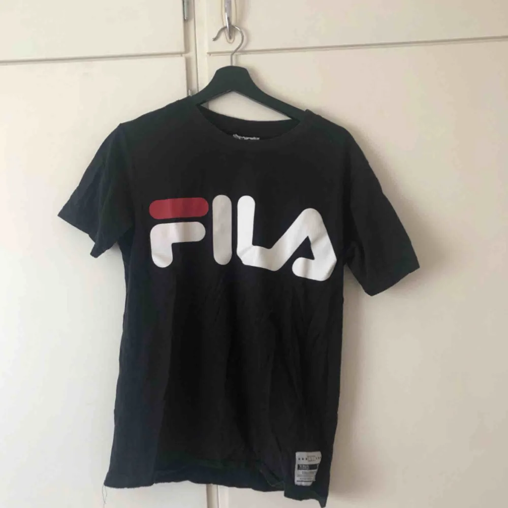 Snygg tröja från Fila  Köparen står för frakt <3 . T-shirts.