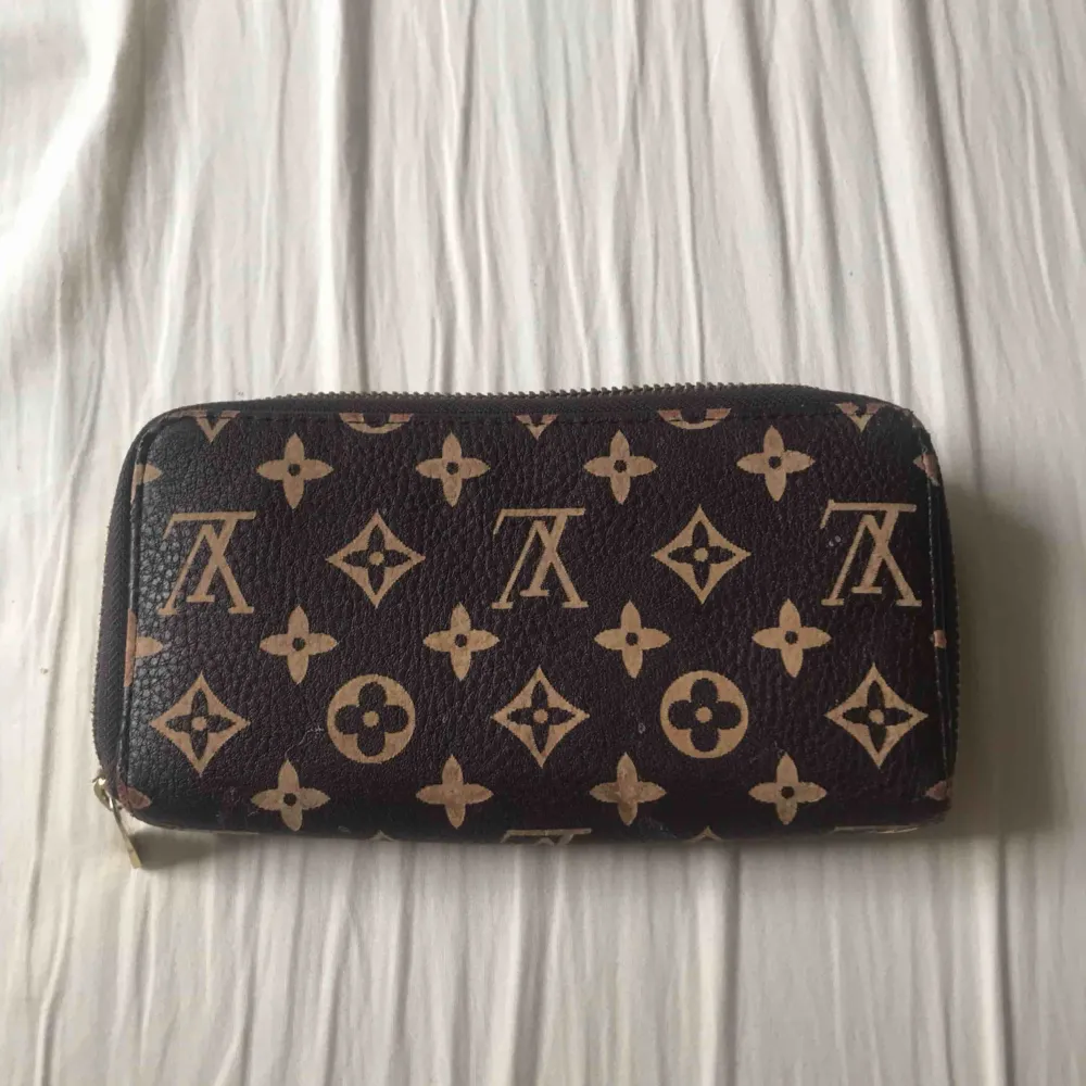 A-kopia Louis Vuitton plånbok. Väskor.
