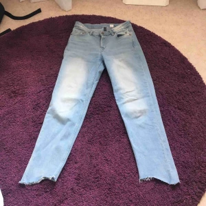  - Blåa jeans med loose fit från hm. Frakt tillkommer