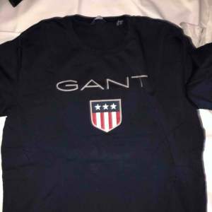 Gant tröja i strl 176 från kidsbrandstore. Nypris 349 kr, använd några gånger. Passar XS 