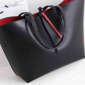  - Reversible väska med necessär! Frakt tillkommer:)