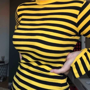  - Superfin ribbad tröja från istay, säljer den för att jag endast använt den ca två gånger💓 Frakt på 63kr tillkommer