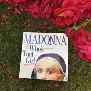  - Lp skiva av madonna ”whos that girl” från 1987