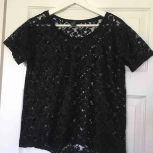  - Jättefin spetströja från H&M. Skulle säga att den är mer en s/m i storleken