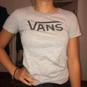  - Fin T-shirt från vans! Hör av er om ni undrar något😄