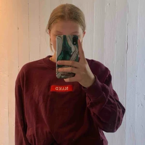  - En oversize lila NA-KD tröja, använd 1 gång. Väldigt bra skick!💕 säljer den för 80 kronor + 45 kronor frakt! 