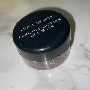 Ansiktsmask  - Helt oöppnad peel off mask. Ifrån glossybox 